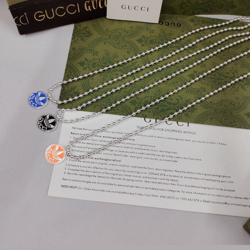G*u*i necklaces